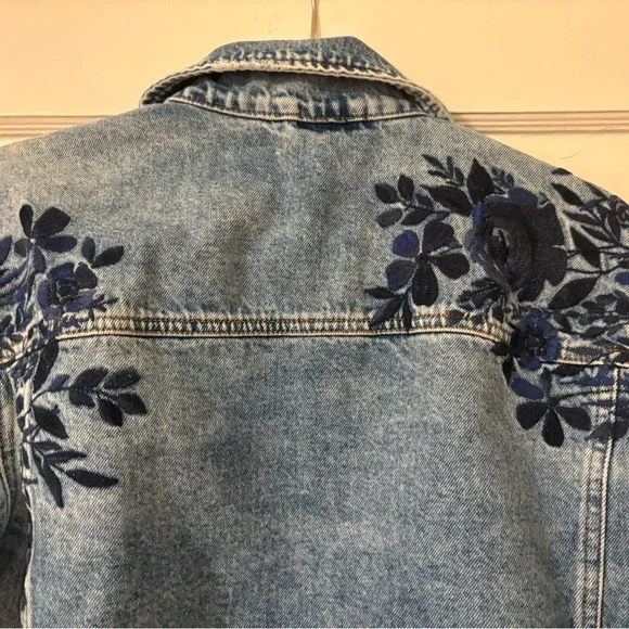 H&M Women's Blue Denim Jacket with Floral Embroidery - Picture 4 of 5